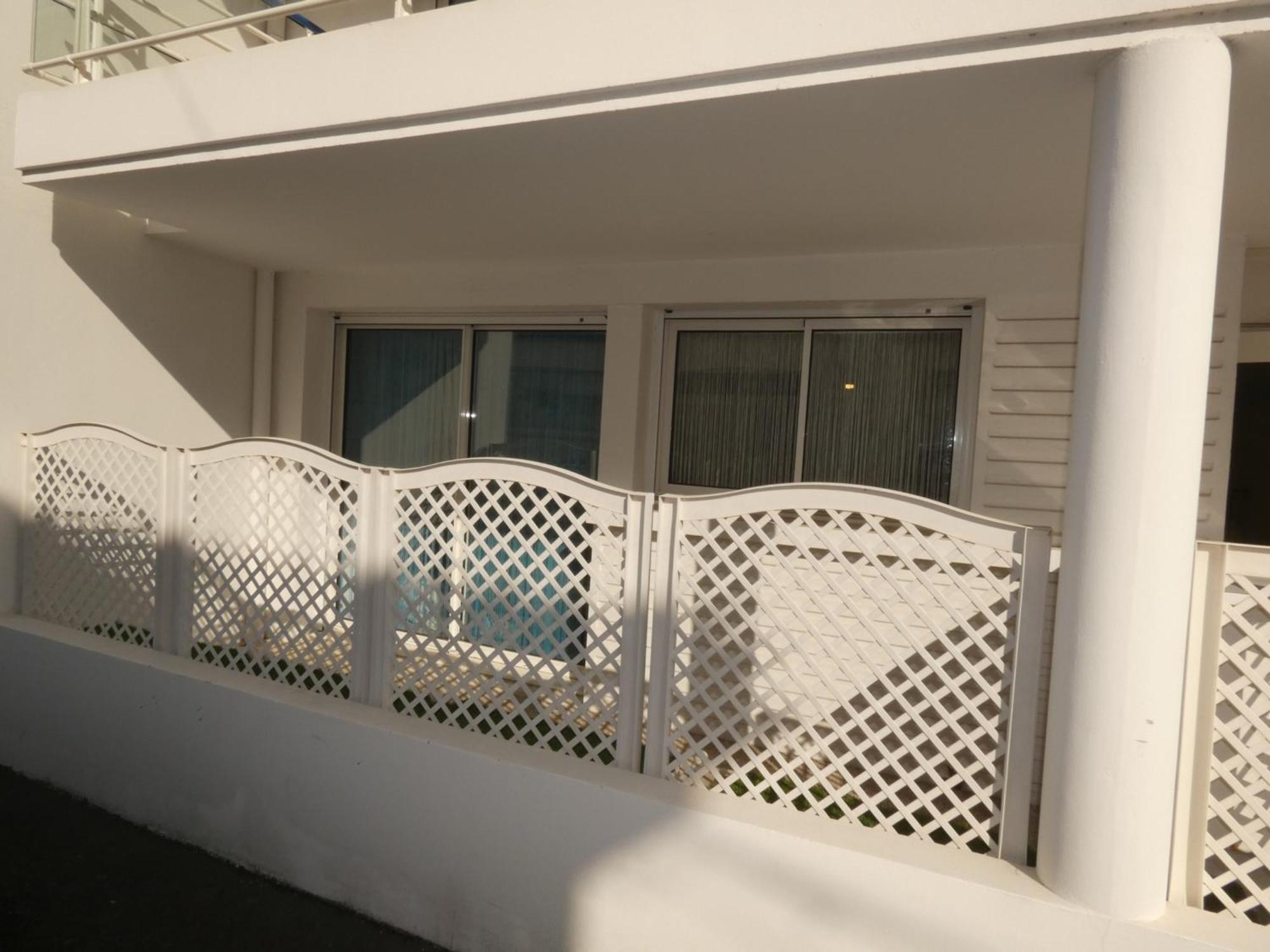 T3 Avec Terrasse Et Garage En Plein Centre De Royan, Proche Plages Et Marche - Fr-1-71-107 Appartement