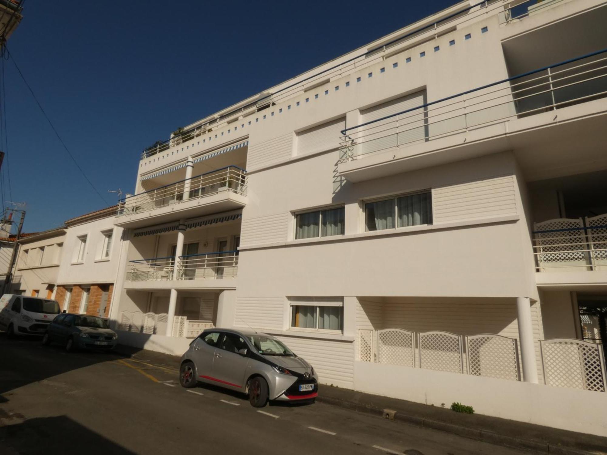 T3 Avec Terrasse Et Garage En Plein Centre De Royan, Proche Plages Et Marche - Fr-1-71-107 * Royan