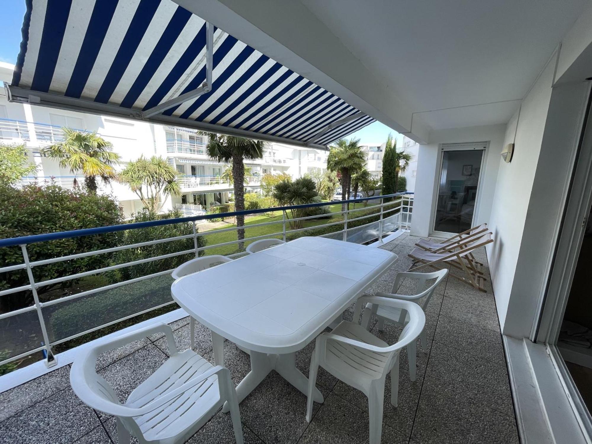 T3 Avec Terrasse Et Garage En Plein Centre De Royan, Proche Plages Et Marche - Fr-1-71-107 Royan